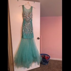 Stunning dress for prom or a 15